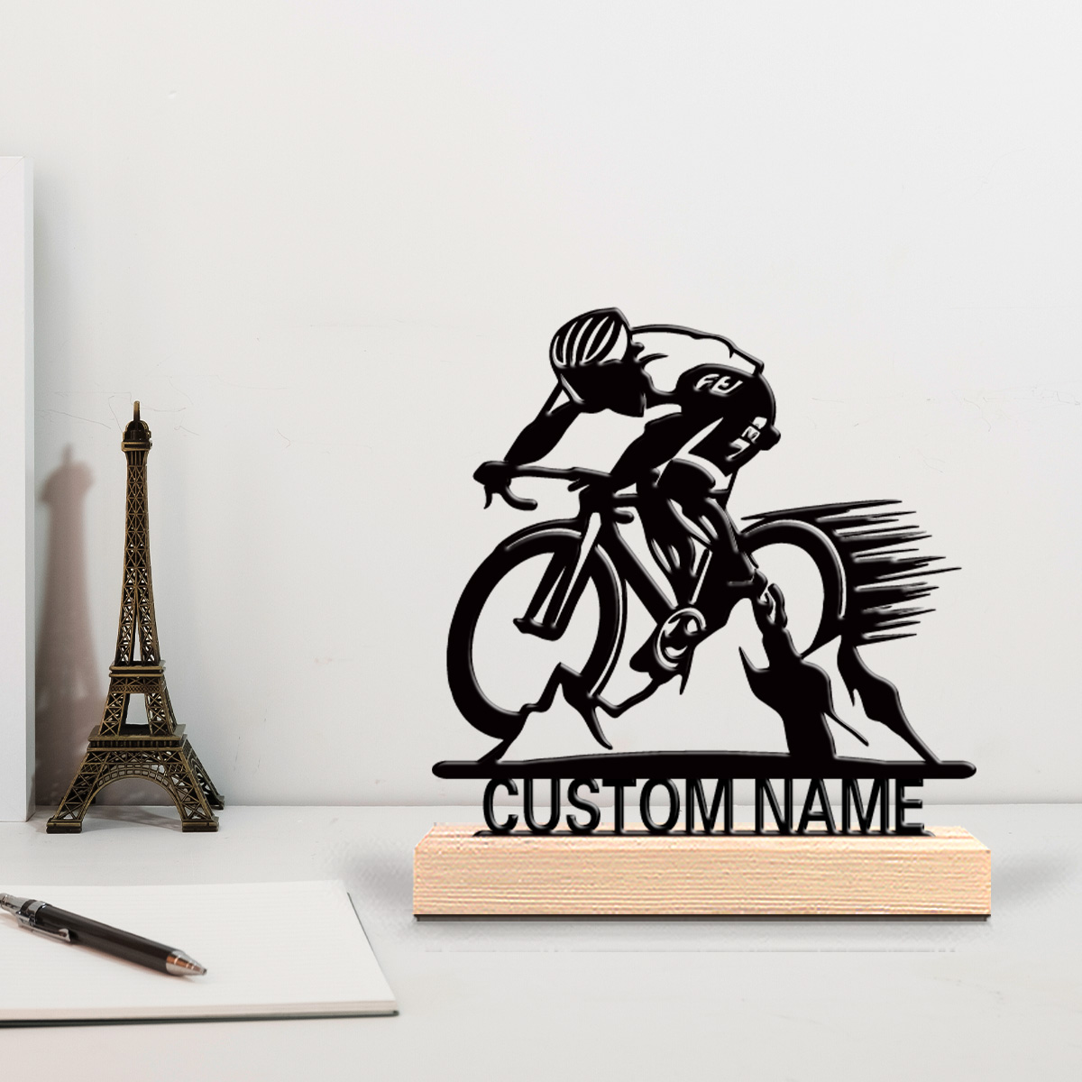 Wooden Letter Sign - รูปปั้นโลหะตัวอักษรแบบกำหนดเองสำหรับนักปั่นจักรยาน 1 ชิ้น พร้อมฐานไม้ งานประติมากรรมเหล็กสำหรับตกแต่งโต๊ะในห้องนอน